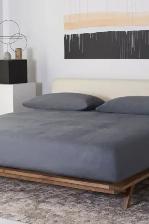 Safavieh Devyn Wood Platform Bed Brand New